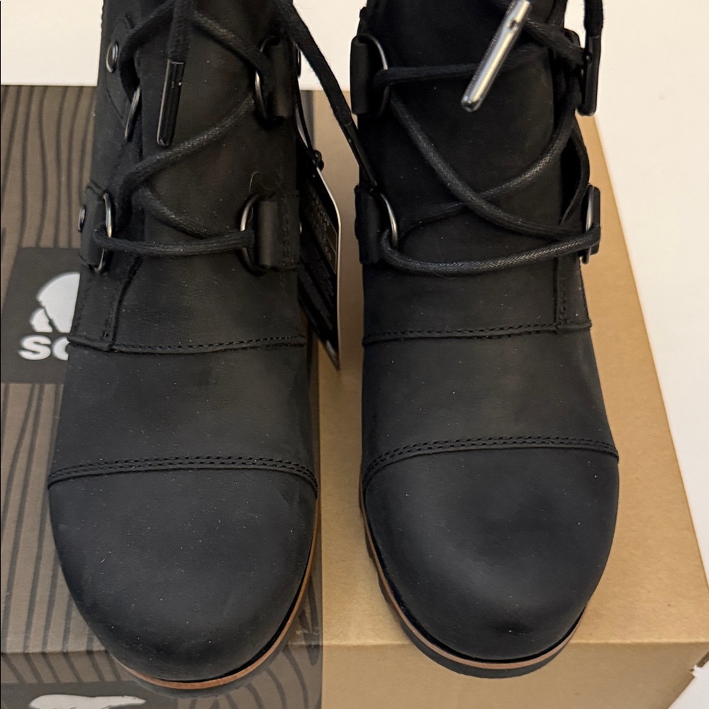 SOREL NWT Black Lace Up Women's Boots